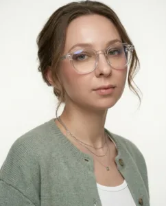 Оправа для очков Optik U 2096 C2 - на женщине, ракурс 3/4